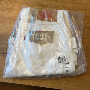Men’s white Levi’s 501 denim jeans NWT